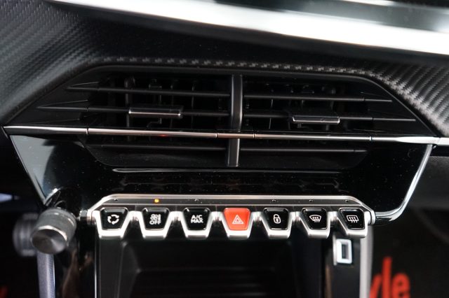 PEUGEOT 2008 usata, con Boardcomputer