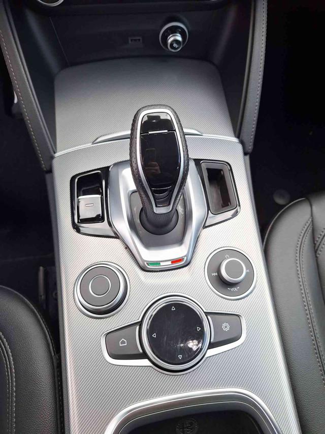 ALFA ROMEO Stelvio usata, con Volante multifunzione