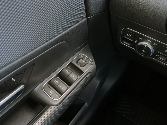 MERCEDES-BENZ GLA 200 usata, con Climatizzatore