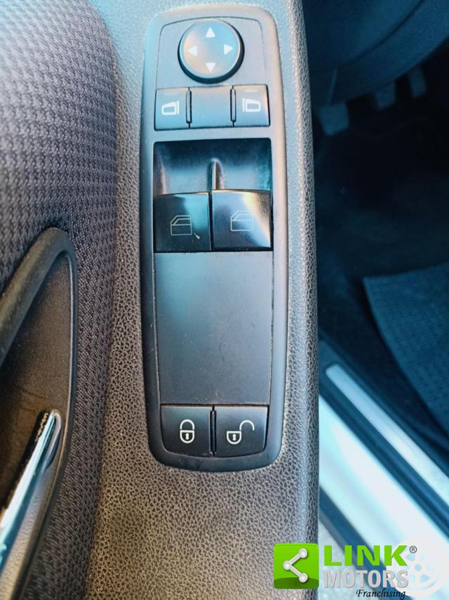 MERCEDES-BENZ A 160 usata, con Lettore CD