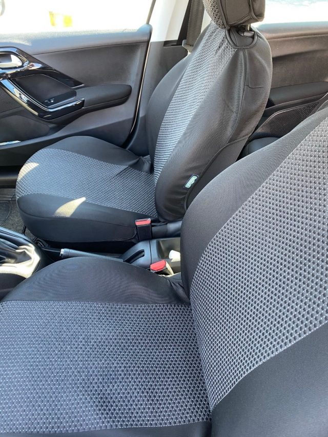 PEUGEOT 208 usata, con Autoradio