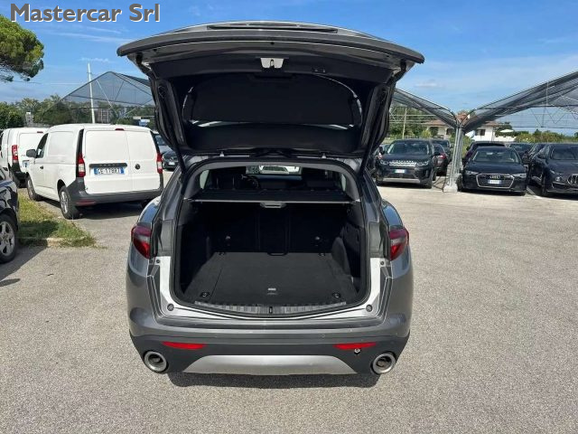 ALFA ROMEO Stelvio usata, con Fari Xenon