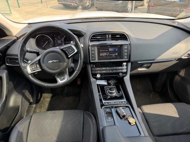JAGUAR F-Pace usata, con Fari Xenon