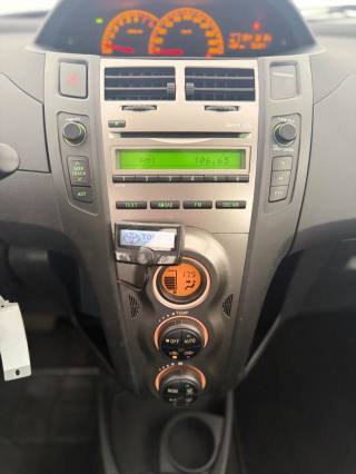 TOYOTA Yaris usata 17