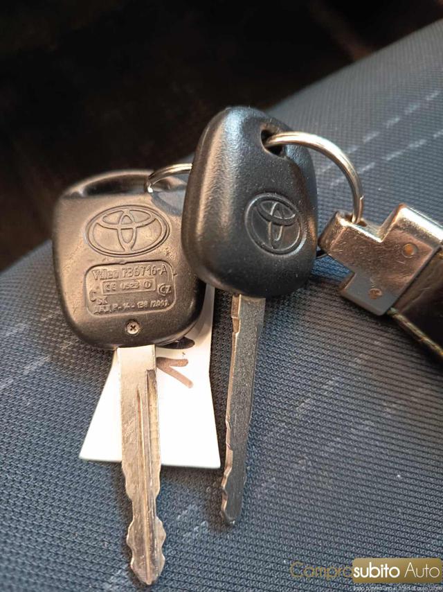 TOYOTA Yaris usata 17