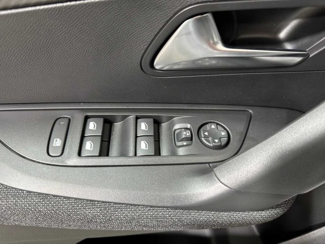 PEUGEOT 2008 usata 27