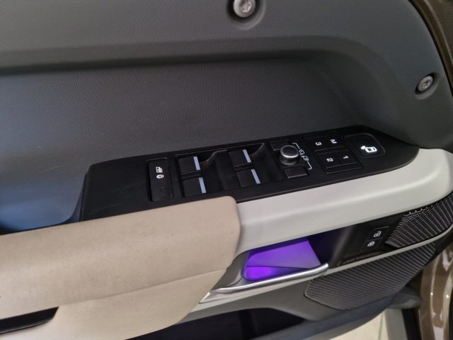 LAND ROVER Defender usata, con Touch screen