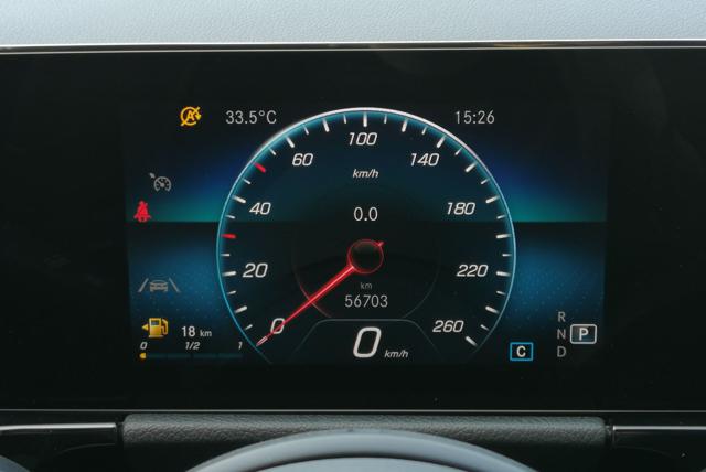 MERCEDES-BENZ GLA 180 usata, con Park Distance Control