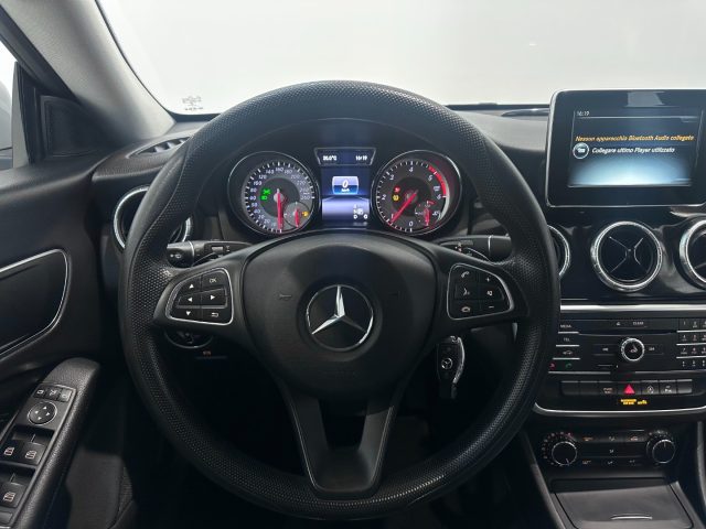 MERCEDES-BENZ CLA 180 usata, con Chiusura centralizzata