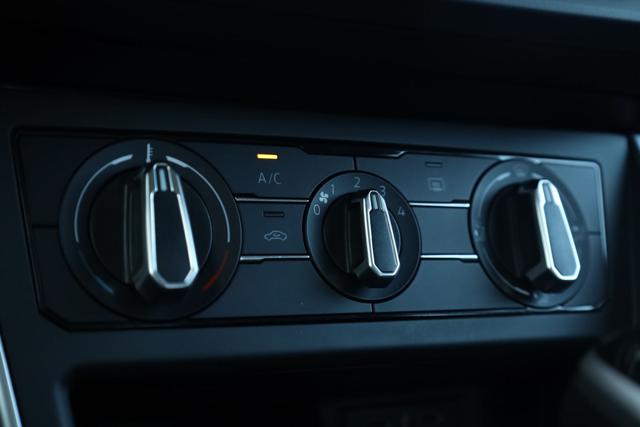 VOLKSWAGEN Taigo usata, con Autoradio