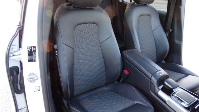 MERCEDES-BENZ GLB 200 usata, con Apple CarPlay
