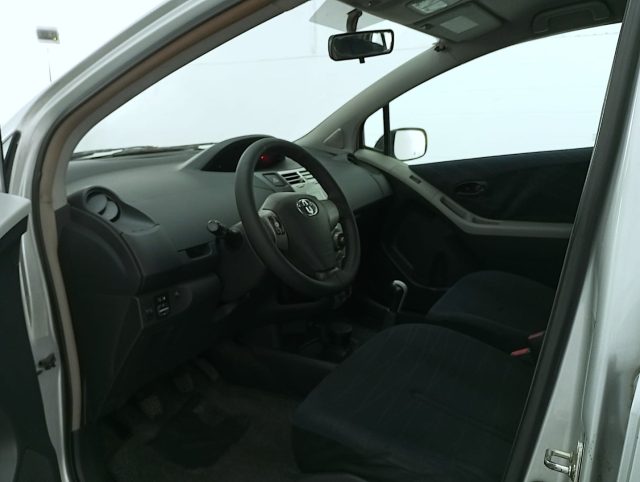 TOYOTA Yaris usata, con Volante in pelle