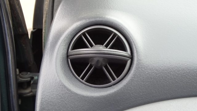 TOYOTA Yaris usata 69