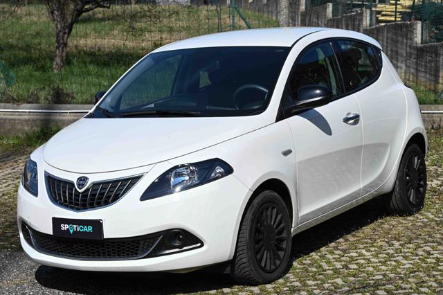 LANCIA Ypsilon usata, con Hill holder