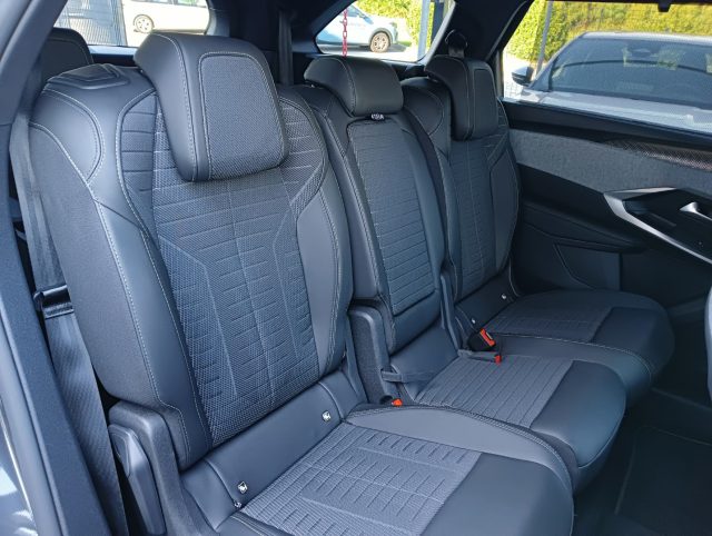 PEUGEOT 5008 usata, con Fari LED