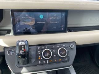 LAND ROVER Defender usata, con Autoradio digitale