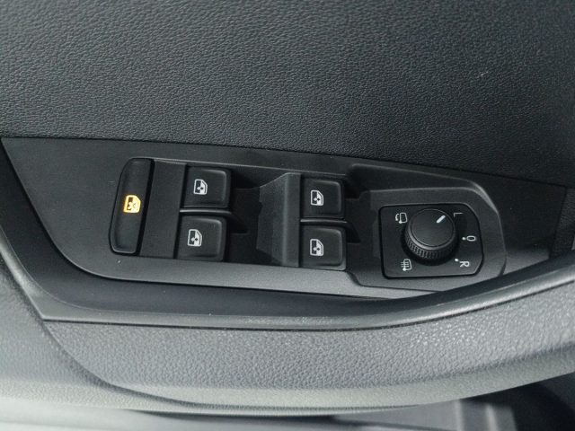 SKODA Karoq usata, con Bluetooth