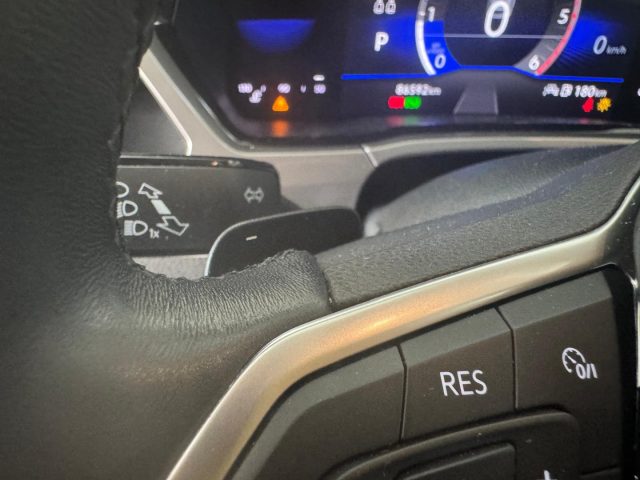 VOLKSWAGEN Touran usata, con USB