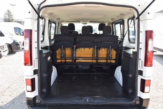 RENAULT Trafic usata, con Fari LED