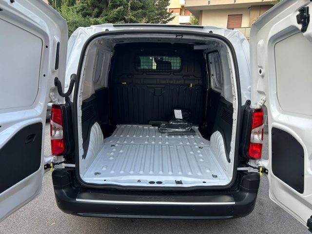 TOYOTA Proace City usata, con Autoradio digitale