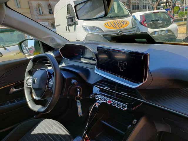 PEUGEOT 208 usata, con Volante in pelle