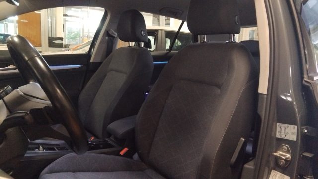 VOLKSWAGEN Golf usata, con Autoradio digitale
