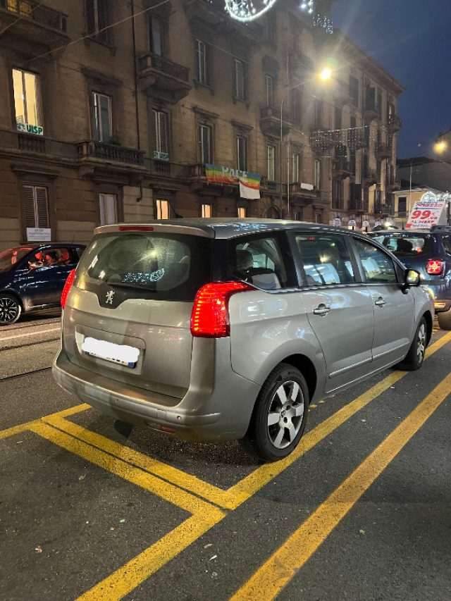 PEUGEOT 5008 usata, con Autoradio