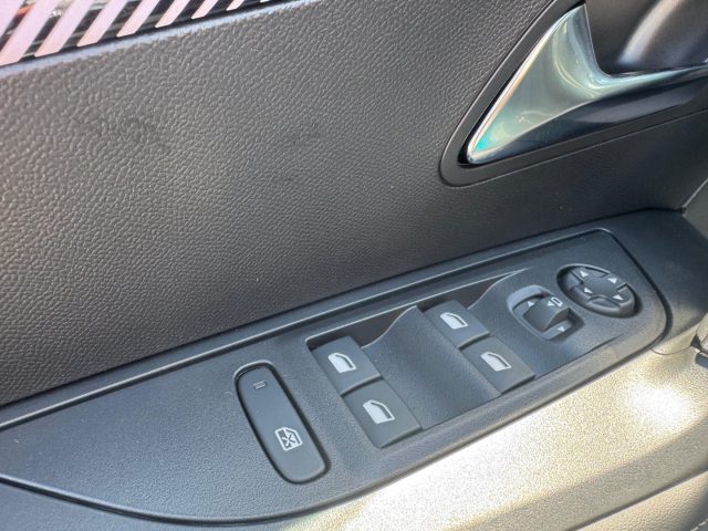 PEUGEOT 2008 usata, con Chiusura centralizzata