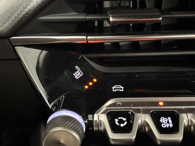 PEUGEOT 2008 usata, con Sedili riscaldati