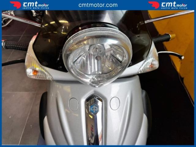 PIAGGIO Beverly 500 usata 11