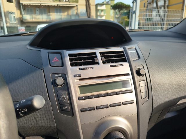 TOYOTA Yaris usata, con ESP