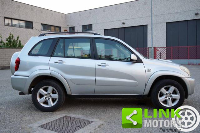 TOYOTA RAV 4 usata, con Autoradio