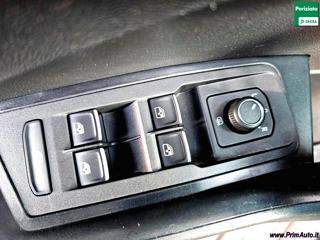 VOLKSWAGEN T-Roc usata, con USB