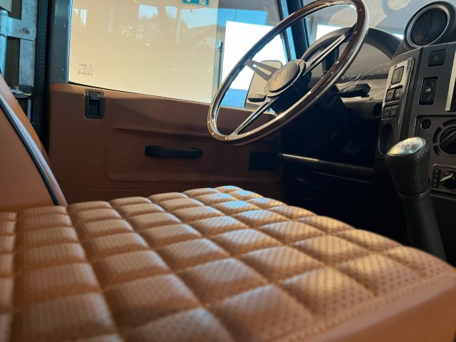 LAND ROVER Defender usata 12