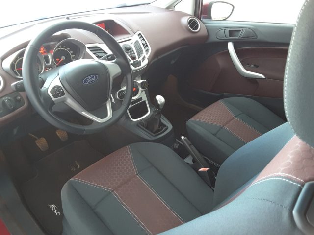 FORD Fiesta usata, con Autoradio