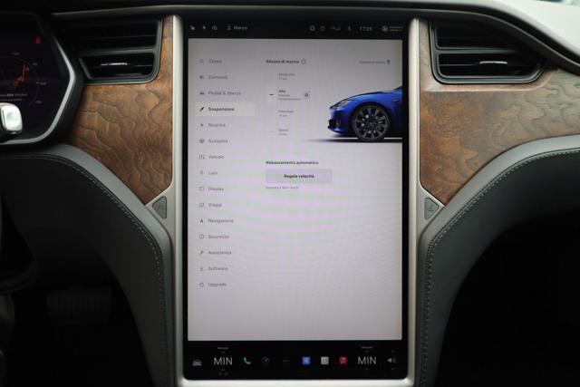 TESLA Model S usata, con Hill holder