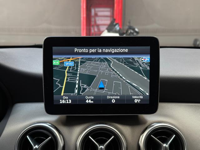 MERCEDES-BENZ GLA 180 usata, con Sedile posteriore sdoppiato