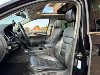 VOLKSWAGEN Touareg usata, con Fendinebbia
