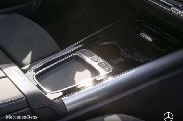 MERCEDES-BENZ GLA 180 usata, con Cronologia tagliandi