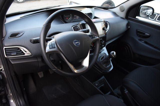 LANCIA Ypsilon usata, con Autoradio
