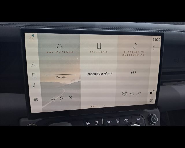 LAND ROVER Defender usata, con Autoradio digitale