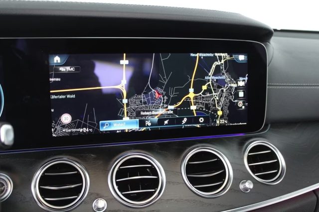 MERCEDES-BENZ E 220 usata, con Controllo automatico clima