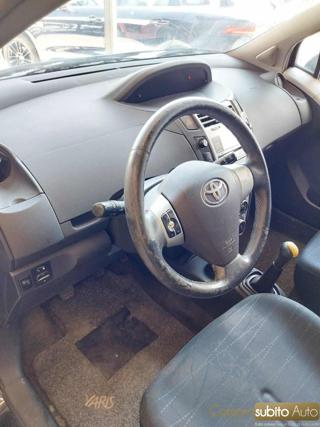 TOYOTA Yaris usata 15