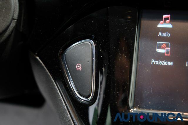 OPEL Corsa usata, con Isofix