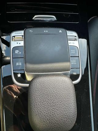 MERCEDES-BENZ CLA 180 usata, con Leve al volante