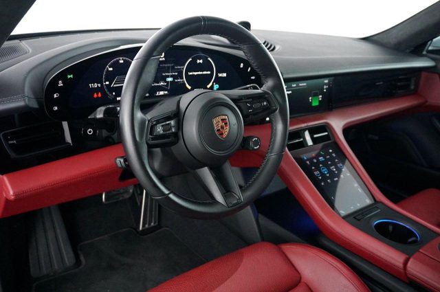 PORSCHE Taycan usata, con Boardcomputer