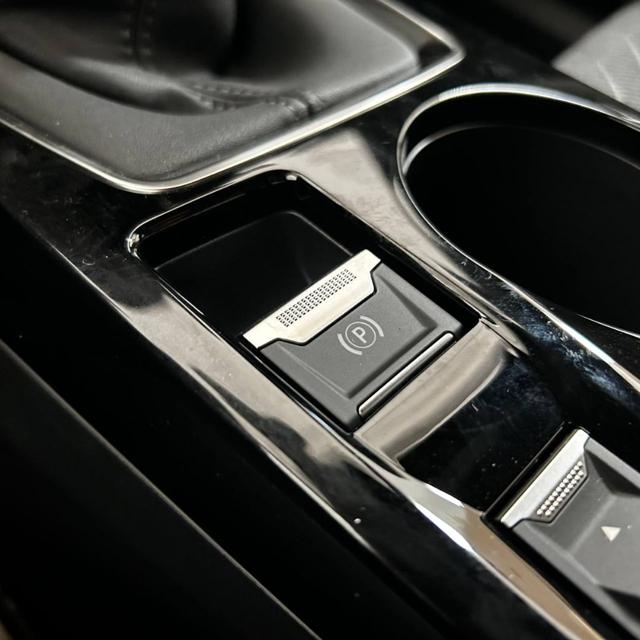 PEUGEOT 2008 usata, con Touch screen