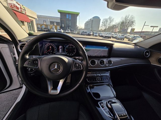 MERCEDES-BENZ E 220 usata, con Cerchi in lega