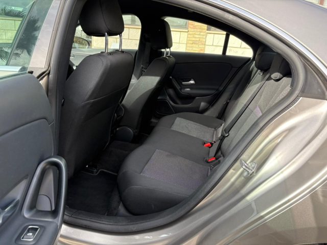 MERCEDES-BENZ CLA 180 usata, con Chiusura centralizzata