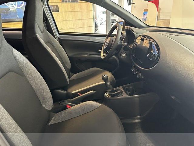 TOYOTA Aygo X usata 8